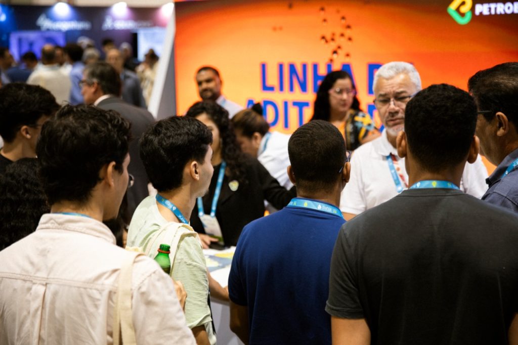 Visitantes presentes no Stand Petrobahia